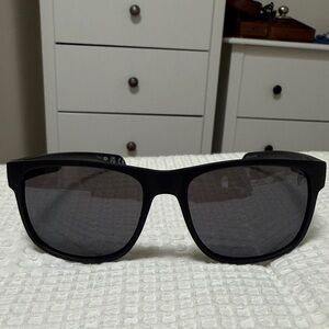 Foster Grant Matte Black Frame Sunglasses with Dark Gray Lenses